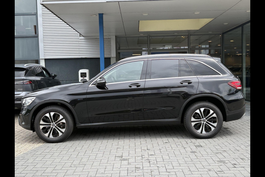 Mercedes-Benz GLC 300e 4MATIC 320pk | Plug-in Hybride | PHEV | Panoramadak | Achteruitrijcamera | Adaptive cruise control