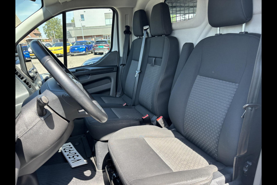 Ford Transit Custom 300 2.0 TDCI L1H1 Trend 130pk Automaat | Trekhaak | Carplay & Android Auto | 3 zits | Achteruitrijcamera | Cruise control | Stoelverwarming