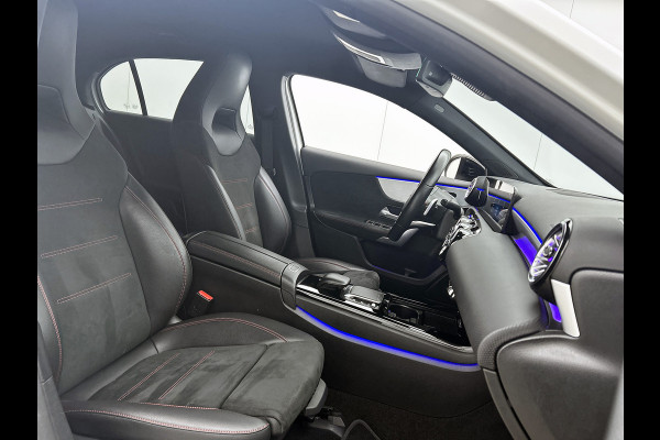 Mercedes-Benz A-Klasse 180 Business Solution AMG Lichtmetalen velgen | Navigatie | MBUX wide screen | Parking support | Inclusief 24 maanden MB Certified garantie voor Europa.