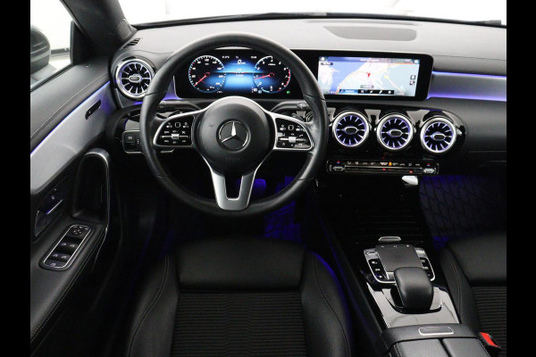 Mercedes-Benz CLA-Klasse 180 Business Solution Progressive | Stoelverwarming | Carplay | Sfeerverlichting | Half leder | Camera | Navigatie | Widescreen | Full LED | Park Assist | DAB | 18'' velgen | Cruise control