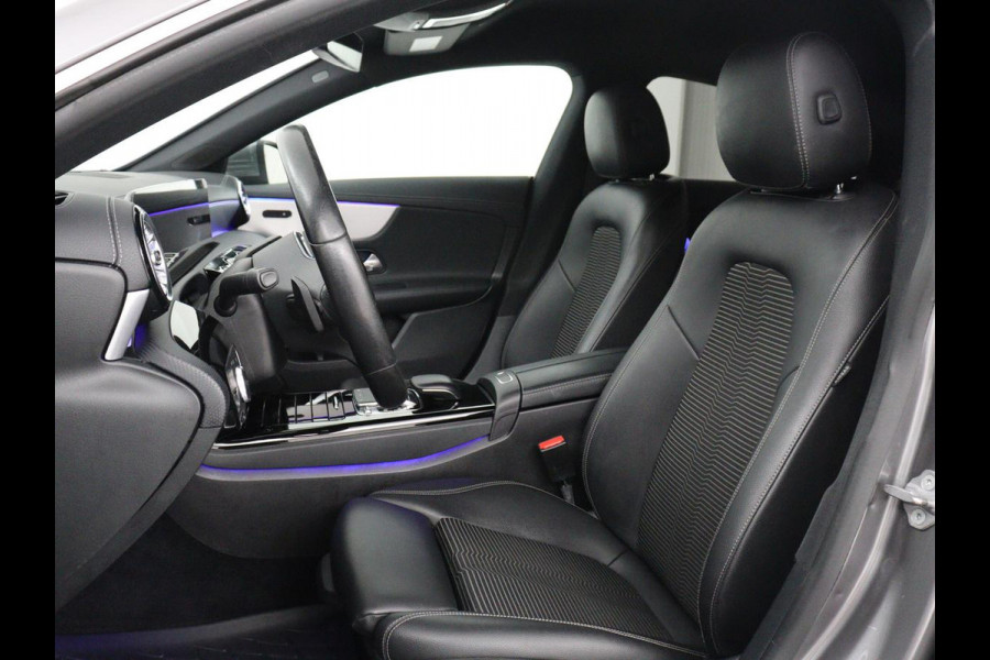 Mercedes-Benz CLA-Klasse 180 Business Solution Progressive | Stoelverwarming | Carplay | Sfeerverlichting | Half leder | Camera | Navigatie | Widescreen | Full LED | Park Assist | DAB | 18'' velgen | Cruise control