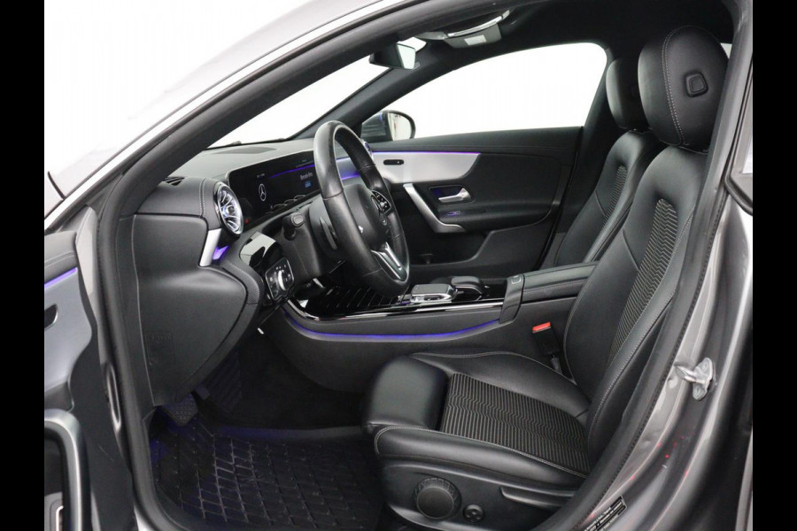 Mercedes-Benz CLA-Klasse 180 Business Solution Progressive | Stoelverwarming | Carplay | Sfeerverlichting | Half leder | Camera | Navigatie | Widescreen | Full LED | Park Assist | DAB | 18'' velgen | Cruise control