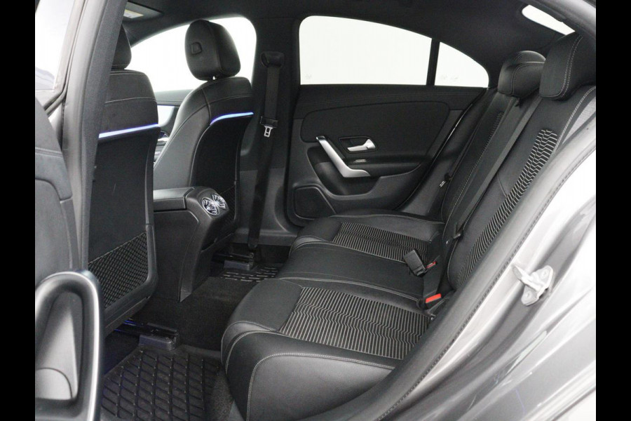Mercedes-Benz CLA-Klasse 180 Business Solution Progressive | Stoelverwarming | Carplay | Sfeerverlichting | Half leder | Camera | Navigatie | Widescreen | Full LED | Park Assist | DAB | 18'' velgen | Cruise control