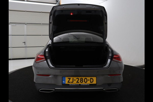 Mercedes-Benz CLA-Klasse 180 Business Solution Progressive | Stoelverwarming | Carplay | Sfeerverlichting | Half leder | Camera | Navigatie | Widescreen | Full LED | Park Assist | DAB | 18'' velgen | Cruise control