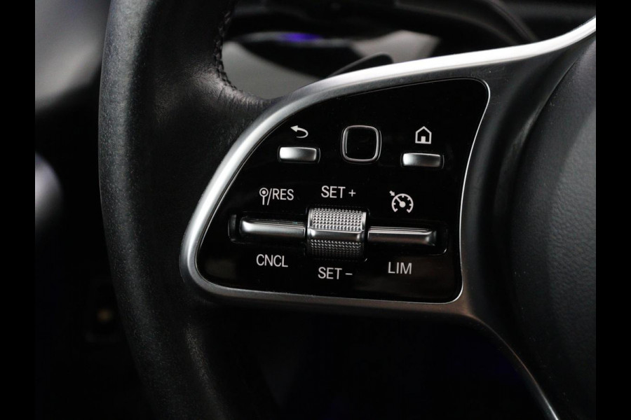 Mercedes-Benz CLA-Klasse 180 Business Solution Progressive | Stoelverwarming | Carplay | Sfeerverlichting | Half leder | Camera | Navigatie | Widescreen | Full LED | Park Assist | DAB | 18'' velgen | Cruise control