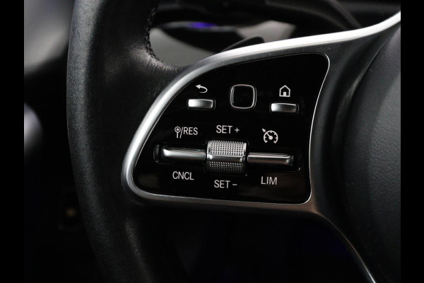 Mercedes-Benz CLA-Klasse 180 Business Solution Progressive | Stoelverwarming | Carplay | Sfeerverlichting | Half leder | Camera | Navigatie | Widescreen | Full LED | Park Assist | DAB | 18'' velgen | Cruise control