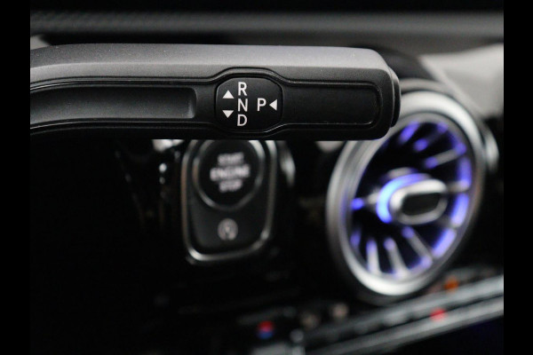 Mercedes-Benz CLA-Klasse 180 Business Solution Progressive | Stoelverwarming | Carplay | Sfeerverlichting | Half leder | Camera | Navigatie | Widescreen | Full LED | Park Assist | DAB | 18'' velgen | Cruise control