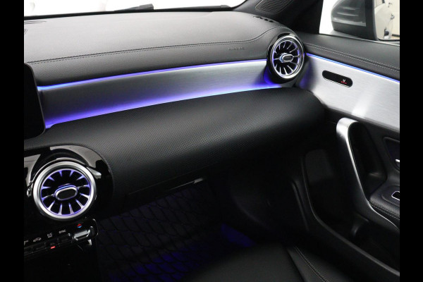 Mercedes-Benz CLA-Klasse 180 Business Solution Progressive | Stoelverwarming | Carplay | Sfeerverlichting | Half leder | Camera | Navigatie | Widescreen | Full LED | Park Assist | DAB | 18'' velgen | Cruise control