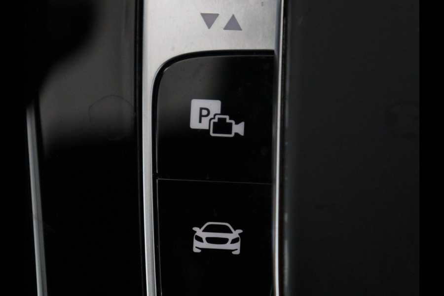 Mercedes-Benz CLA-Klasse 180 Business Solution Progressive | Stoelverwarming | Carplay | Sfeerverlichting | Half leder | Camera | Navigatie | Widescreen | Full LED | Park Assist | DAB | 18'' velgen | Cruise control