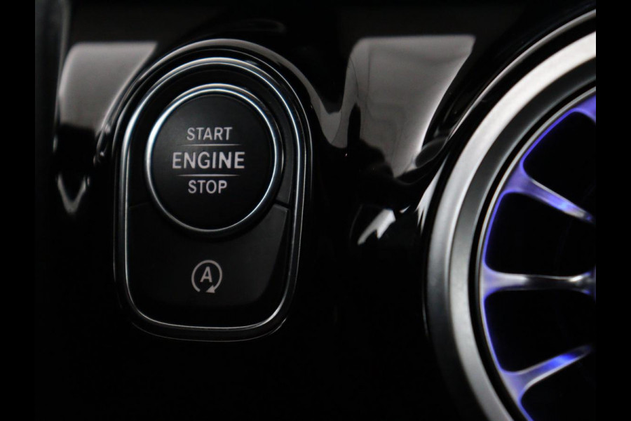 Mercedes-Benz CLA-Klasse 180 Business Solution Progressive | Stoelverwarming | Carplay | Sfeerverlichting | Half leder | Camera | Navigatie | Widescreen | Full LED | Park Assist | DAB | 18'' velgen | Cruise control