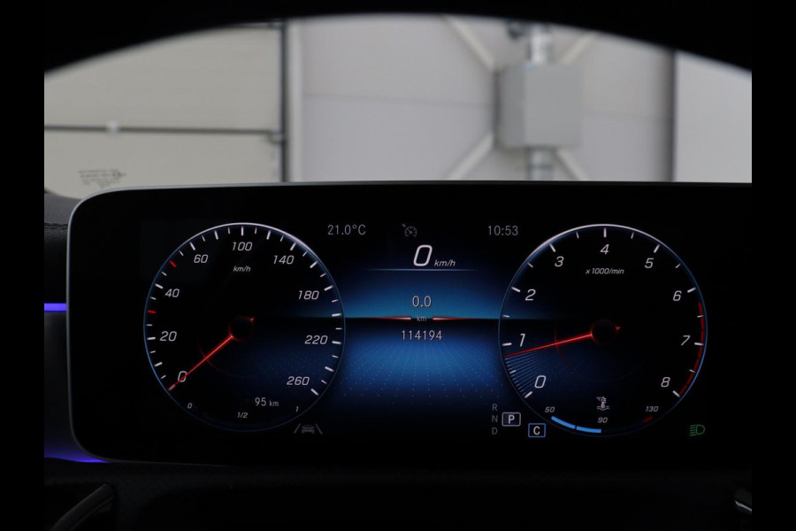 Mercedes-Benz CLA-Klasse 180 Business Solution Progressive | Stoelverwarming | Carplay | Sfeerverlichting | Half leder | Camera | Navigatie | Widescreen | Full LED | Park Assist | DAB | 18'' velgen | Cruise control