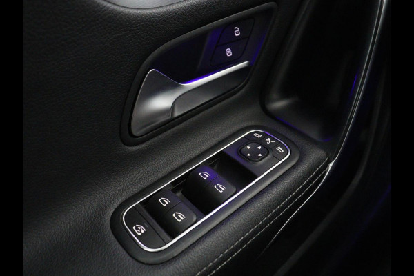 Mercedes-Benz CLA-Klasse 180 Business Solution Progressive | Stoelverwarming | Carplay | Sfeerverlichting | Half leder | Camera | Navigatie | Widescreen | Full LED | Park Assist | DAB | 18'' velgen | Cruise control