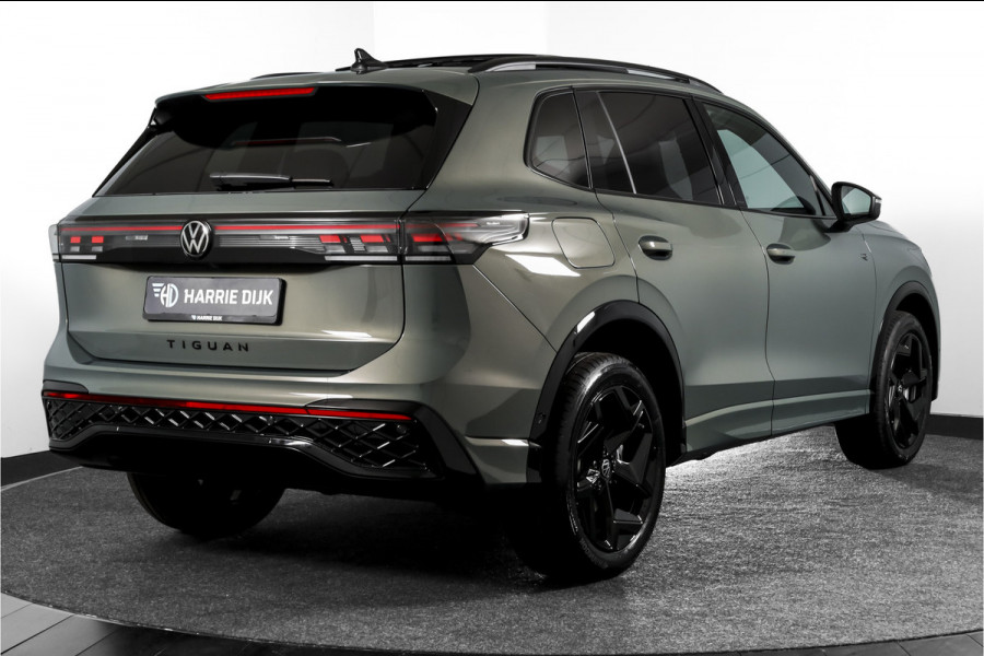 Volkswagen Tiguan 1.5 eHybrid 272 PK R-Line | Black Style | S/K-panodak | Adapt. Cruise | Stoel-+stuurverw. | App. Connect | Camera | LM 19" | 3707