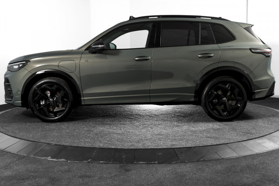Volkswagen Tiguan 1.5 eHybrid 272 PK R-Line | Black Style | S/K-panodak | Adapt. Cruise | Stoel-+stuurverw. | App. Connect | Camera | LM 19" | 3707