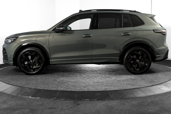 Volkswagen Tiguan 1.5 eHybrid 272 PK R-Line | Black Style | S/K-panodak | Adapt. Cruise | Stoel-+stuurverw. | App. Connect | Camera | LM 19" | 3707