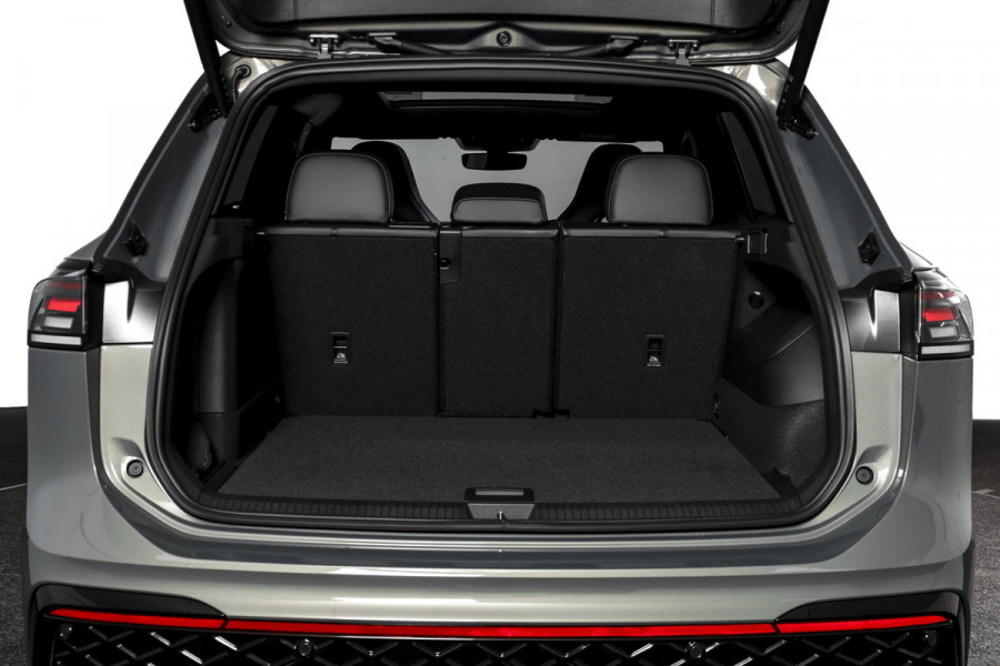 Volkswagen Tiguan 1.5 eHybrid 272 PK R-Line | Black Style | S/K-panodak | Adapt. Cruise | Stoel-+stuurverw. | App. Connect | Camera | LM 19" | 3707