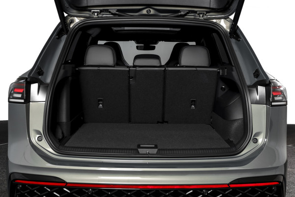 Volkswagen Tiguan 1.5 eHybrid 272 PK R-Line | Black Style | S/K-panodak | Adapt. Cruise | Stoel-+stuurverw. | App. Connect | Camera | LM 19" | 3707