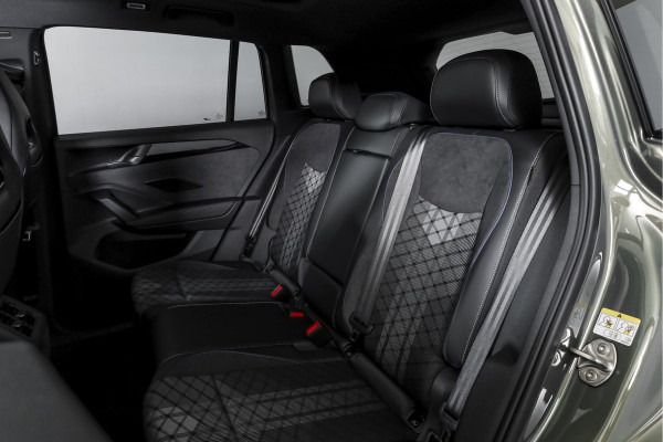 Volkswagen Tiguan 1.5 eHybrid 272 PK R-Line | Black Style | S/K-panodak | Adapt. Cruise | Stoel-+stuurverw. | App. Connect | Camera | LM 19" | 3707
