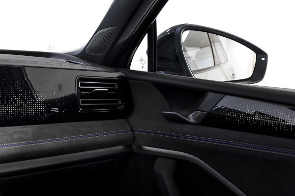 Volkswagen Tiguan 1.5 eHybrid 272 PK R-Line | Black Style | S/K-panodak | Adapt. Cruise | Stoel-+stuurverw. | App. Connect | Camera | LM 19" | 3707