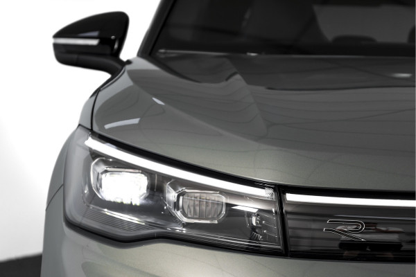 Volkswagen Tiguan 1.5 eHybrid 272 PK R-Line | Black Style | S/K-panodak | Adapt. Cruise | Stoel-+stuurverw. | App. Connect | Camera | LM 19" | 3707