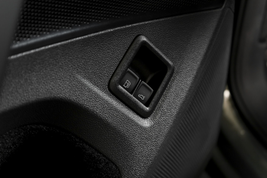 Volkswagen Tiguan 1.5 eHybrid 272 PK R-Line | Black Style | S/K-panodak | Adapt. Cruise | Stoel-+stuurverw. | App. Connect | Camera | LM 19" | 3707