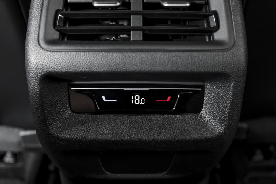 Volkswagen Tiguan 1.5 eHybrid 272 PK R-Line | Black Style | S/K-panodak | Adapt. Cruise | Stoel-+stuurverw. | App. Connect | Camera | LM 19" | 3707