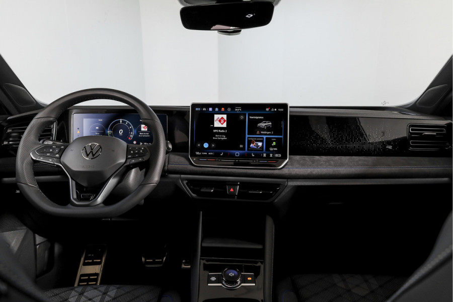 Volkswagen Tiguan 1.5 eHybrid 272 PK R-Line | Black Style | S/K-panodak | Adapt. Cruise | Stoel-+stuurverw. | App. Connect | Camera | LM 19" | 3777