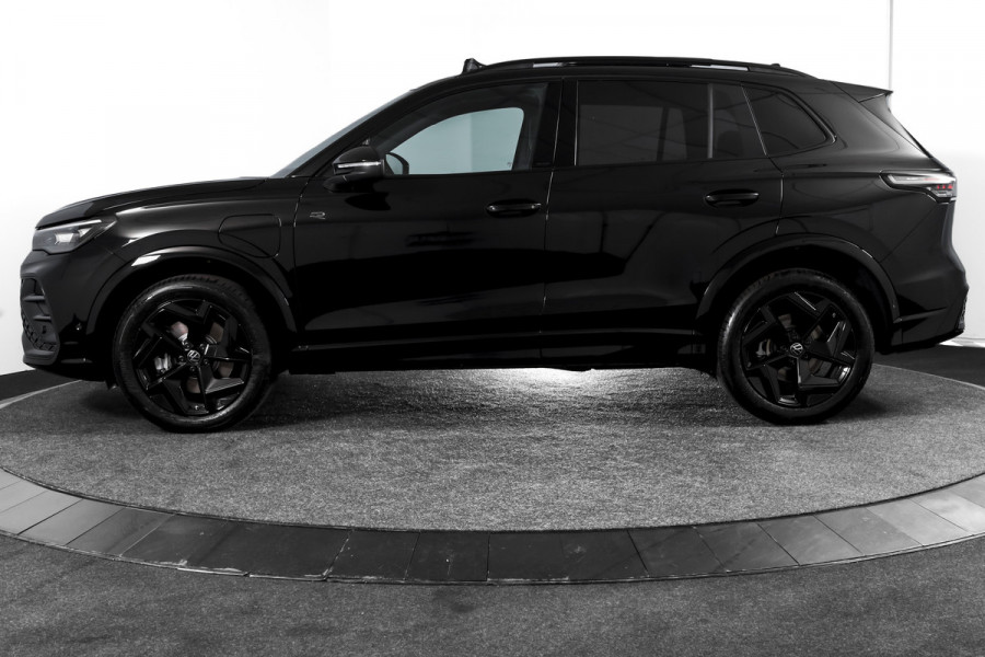 Volkswagen Tiguan 1.5 eHybrid 272 PK R-Line | Black Style | S/K-panodak | Adapt. Cruise | Stoel-+stuurverw. | App. Connect | Camera | LM 19" | 3777