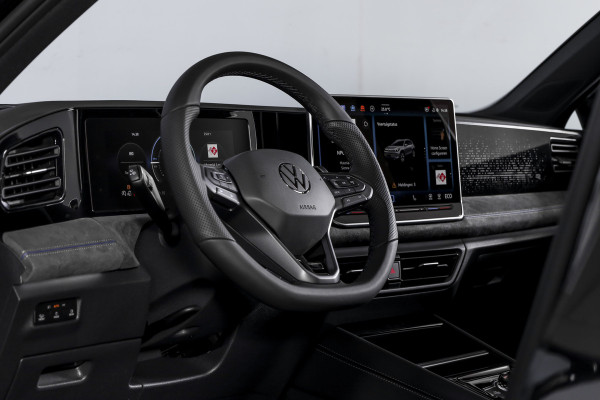 Volkswagen Tiguan 1.5 eHybrid 272 PK R-Line | Black Style | S/K-panodak | Adapt. Cruise | Stoel-+stuurverw. | App. Connect | Camera | LM 19" | 3777