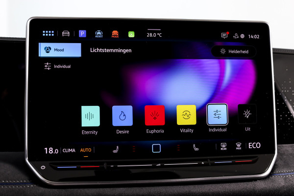 Volkswagen Tiguan 1.5 eHybrid 272 PK R-Line | Black Style | S/K-panodak | Adapt. Cruise | Stoel-+stuurverw. | App. Connect | Camera | LM 19" | 3777
