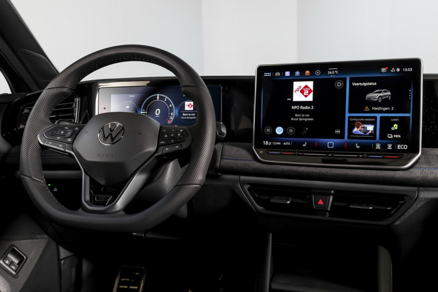 Volkswagen Tiguan 1.5 eHybrid 272 PK R-Line | Black Style | S/K-panodak | Adapt. Cruise | Stoel-+stuurverw. | App. Connect | Camera | LM 19" | 3777