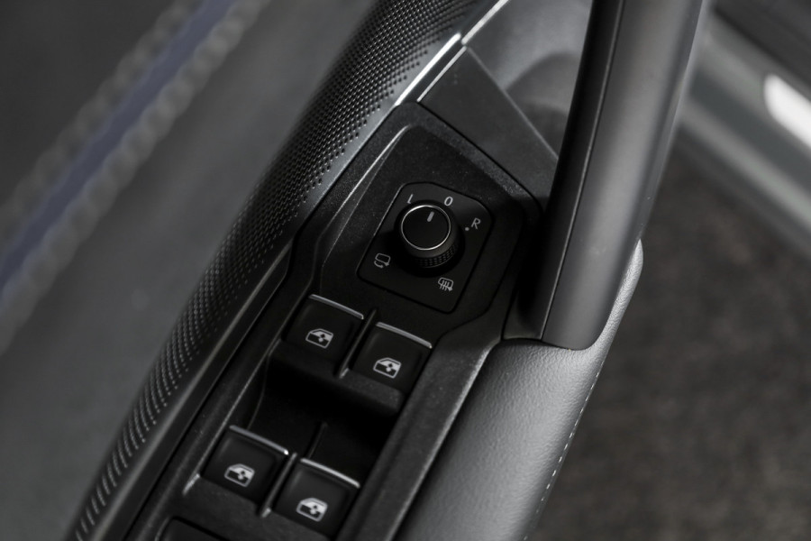 Volkswagen Tiguan 1.5 eHybrid 272 PK R-Line | Black Style | S/K-panodak | Adapt. Cruise | Stoel-+stuurverw. | App. Connect | Camera | LM 19" | 3777