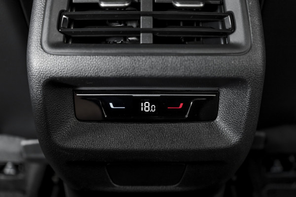 Volkswagen Tiguan 1.5 eHybrid 272 PK R-Line | Black Style | S/K-panodak | Adapt. Cruise | Stoel-+stuurverw. | App. Connect | Camera | LM 19" | 3777