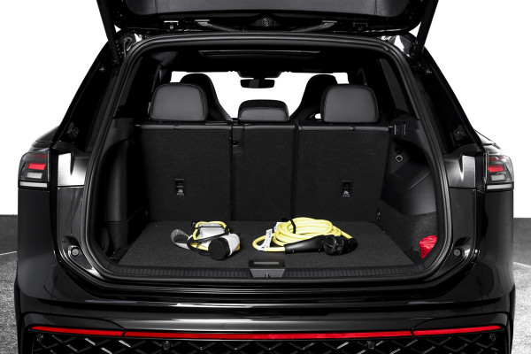 Volkswagen Tiguan 1.5 eHybrid 272 PK R-Line | Black Style | S/K-panodak | Adapt. Cruise | Stoel-+stuurverw. | App. Connect | Camera | LM 19" | 3777