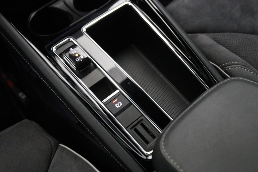 Škoda ENYAQ iV 60 KWH 180 PK Sportline, SOH 92 %, Warmtepomp, Panoramadak, Trekhaak