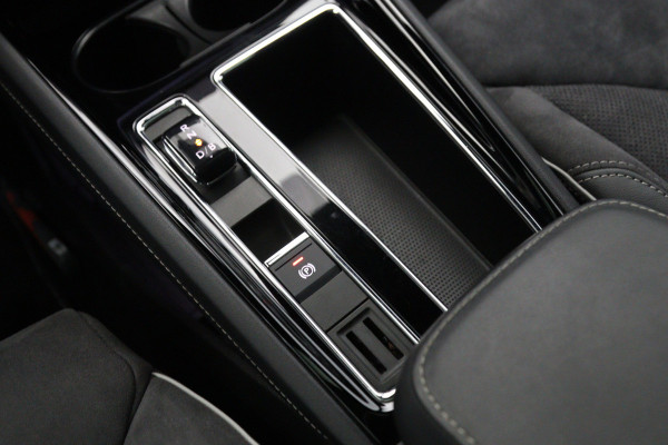 Škoda ENYAQ iV 60 KWH 180 PK Sportline, SOH 92 %, Warmtepomp, Panoramadak, Trekhaak