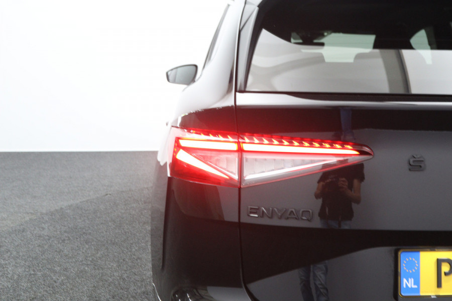 Škoda ENYAQ iV 60 KWH 180 PK Sportline, SOH 92 %, Warmtepomp, Panoramadak, Trekhaak