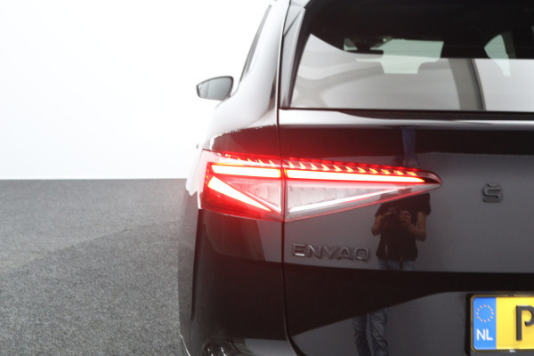 Škoda ENYAQ iV 60 KWH 180 PK Sportline, SOH 92 %, Warmtepomp, Panoramadak, Trekhaak