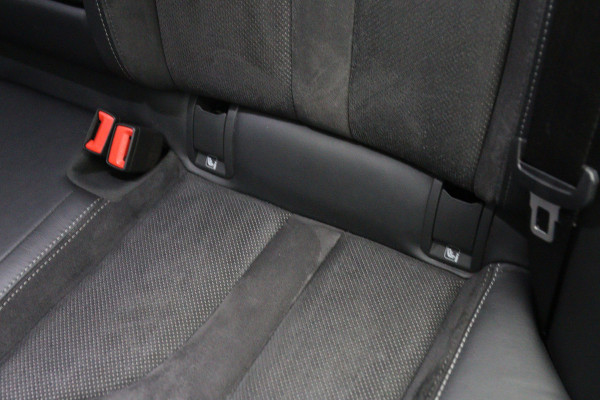 Škoda ENYAQ iV 60 KWH 180 PK Sportline, SOH 92 %, Warmtepomp, Panoramadak, Trekhaak
