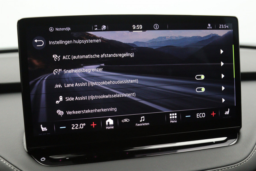 Škoda ENYAQ iV 60 KWH 180 PK Sportline, SOH 92 %, Warmtepomp, Panoramadak, Trekhaak