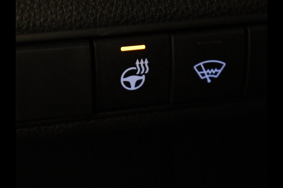 Toyota Corolla 2.0 Hybrid First Edition | Stoel & stuurverwarming | Navigatie | Carplay | Adaptive cruise | Full LED | Camera | Climate control | Bluetooth