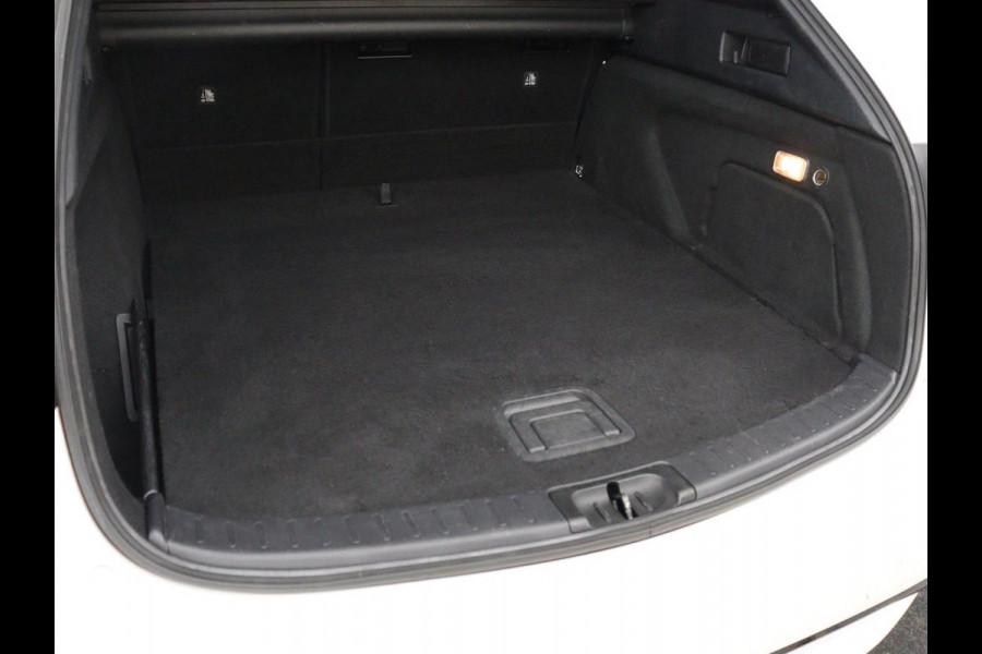 Toyota Corolla 2.0 Hybrid First Edition | Stoel & stuurverwarming | Navigatie | Carplay | Adaptive cruise | Full LED | Camera | Climate control | Bluetooth