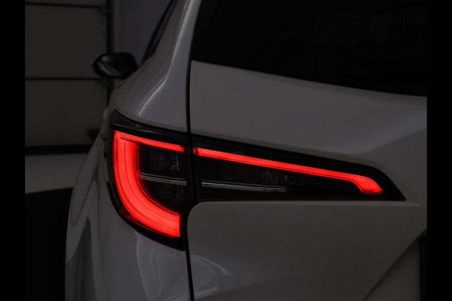 Toyota Corolla 2.0 Hybrid First Edition | Stoel & stuurverwarming | Navigatie | Carplay | Adaptive cruise | Full LED | Camera | Climate control | Bluetooth