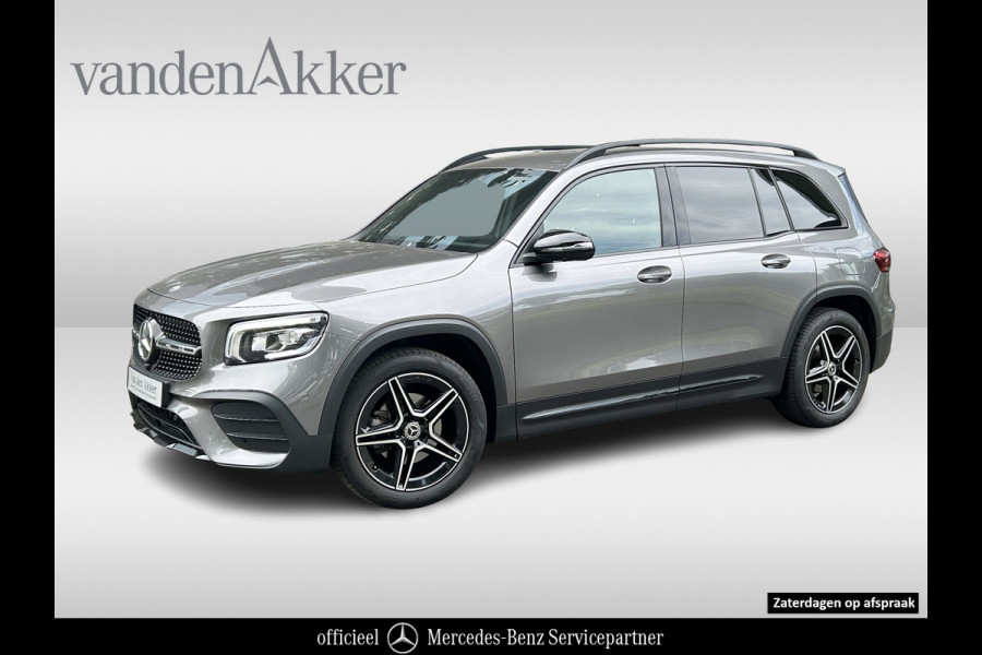 Mercedes-Benz Glb 200 AMG // Trekhaak // 360 Camera // Nightpakket // Carplay // Augmented Reality // 19" AMG Velgen