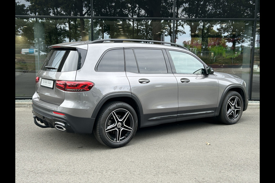 Mercedes-Benz Glb 200 AMG // Trekhaak // 360 Camera // Nightpakket // Carplay // Augmented Reality // 19" AMG Velgen