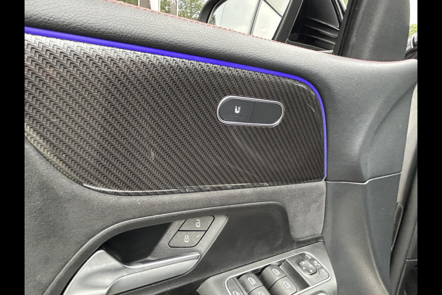 Mercedes-Benz Glb 200 AMG // Trekhaak // 360 Camera // Nightpakket // Carplay // Augmented Reality // 19" AMG Velgen