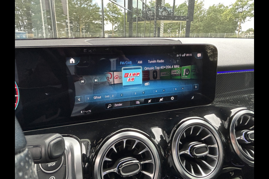 Mercedes-Benz Glb 200 AMG // Trekhaak // 360 Camera // Nightpakket // Carplay // Augmented Reality // 19" AMG Velgen