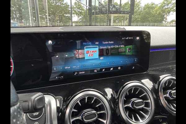 Mercedes-Benz Glb 200 AMG // Trekhaak // 360 Camera // Nightpakket // Carplay // Augmented Reality // 19" AMG Velgen