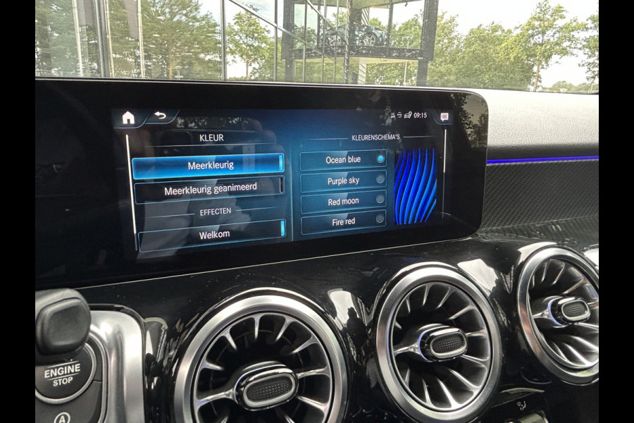 Mercedes-Benz Glb 200 AMG // Trekhaak // 360 Camera // Nightpakket // Carplay // Augmented Reality // 19" AMG Velgen