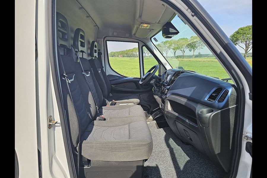 Iveco Daily 35S14 L2H2 Automaat Euro6 3.5T-Trekhaak 3-Zits Airco/ECC Standkachel 3-Zits Stoelverwarming